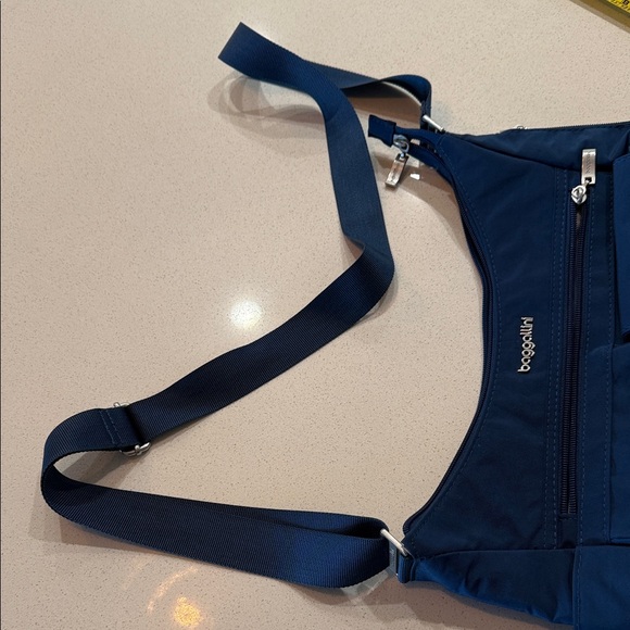 Baggallini Blue Shoulder Bag with Pouch RFID - Picture 14 of 15